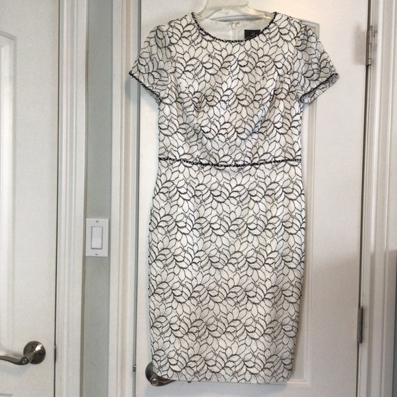 Adrianna Papell Short Sleeves Knee Lenght White and Black Lace Dress size 8 - Picture 1 of 7